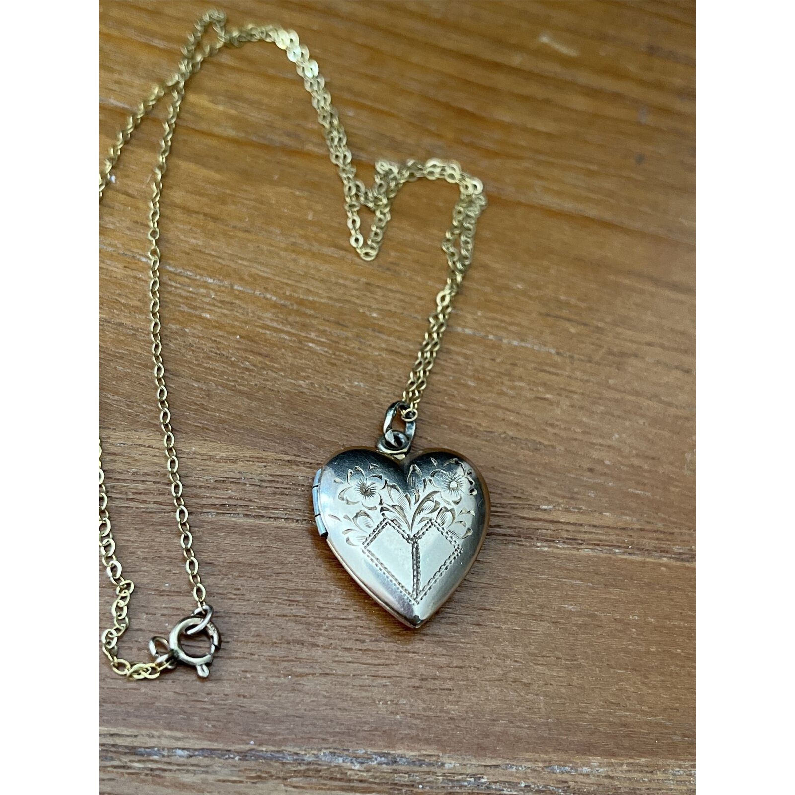 Vintage Wells 1/20 12k Gold Filled Etched Heart Locket On Gf 16”Chain 1950’s